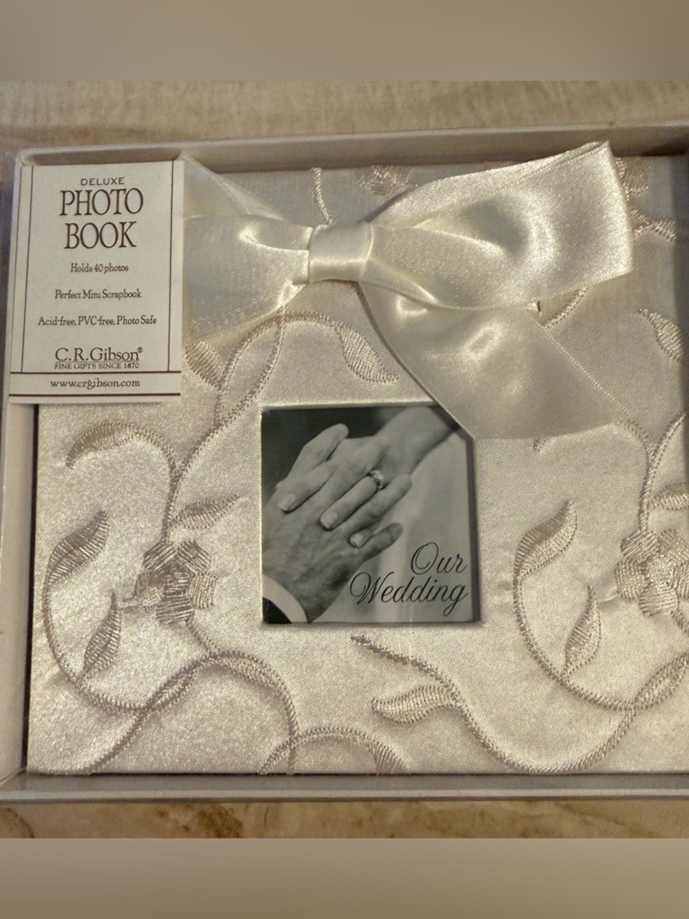 NWT C.R. GIBSON IVORY, DELUXE “OUR WEDDING” SATIN PHOTO BOOK 

HOLDS 40 PHOTOS 📸